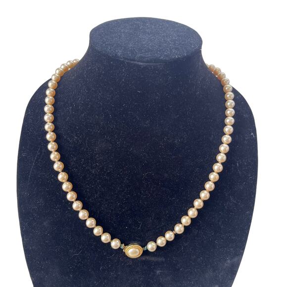 Vintage Crown Trifari Faux Pearl Necklace 22" Goldtone Hiddden Clasp Old Money - Picture 2 of 12